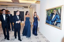 Первая леди Азербайджана приняла участие в церемонии открытия первой выставки  «Christie’s» в Баку (ФОТО)