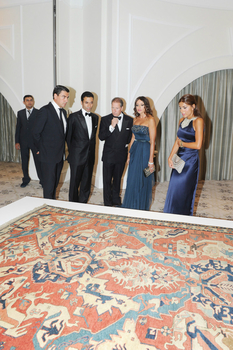 Первая леди Азербайджана приняла участие в церемонии открытия первой выставки  «Christie’s» в Баку (ФОТО)