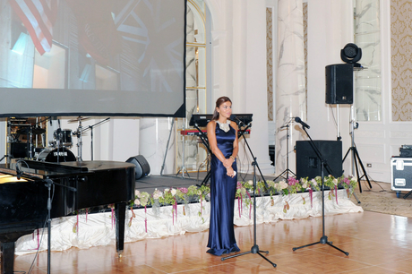 Первая леди Азербайджана приняла участие в церемонии открытия первой выставки  «Christie’s» в Баку (ФОТО)