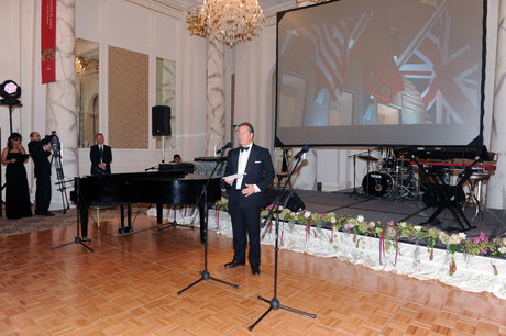 Первая леди Азербайджана приняла участие в церемонии открытия первой выставки  «Christie’s» в Баку (ФОТО)