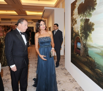 Первая леди Азербайджана приняла участие в церемонии открытия первой выставки  «Christie’s» в Баку (ФОТО)