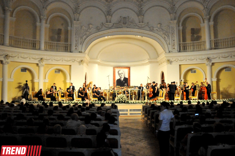 В Баку открылся IV Международный музыкальный фестиваль имени Узеира Гаджибейли (фото)