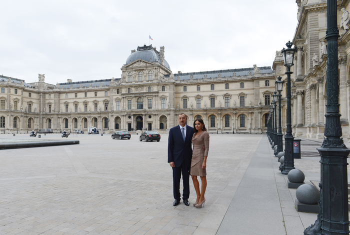 Президент Азербайджана и его супруга приняли участие в церемонии открытия новых залов Лувра в Париже, посвященных  исламскому искусству (ФОТО)