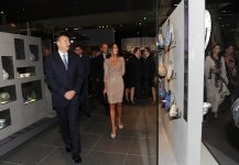 Президент Азербайджана и его супруга приняли участие в церемонии открытия новых залов Лувра в Париже, посвященных  исламскому искусству (ФОТО)