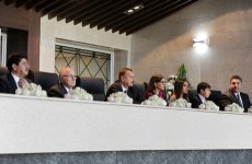 Президент Ильхам Алиев его супруга приняли участие на церемонии открытия ЧМ по футболу среди женщин до 17 лет (ФОТО)