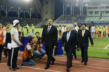 Президент Ильхам Алиев его супруга приняли участие на церемонии открытия ЧМ по футболу среди женщин до 17 лет (ФОТО)