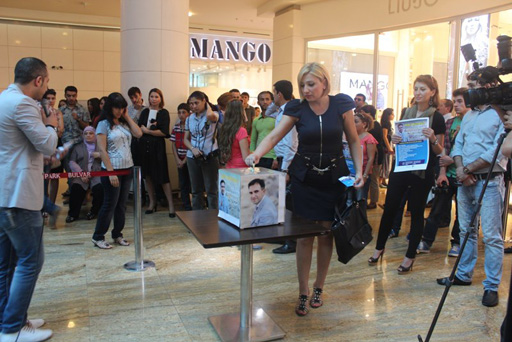 В Баку состоялась благотворительная акция в поддержку телеведущего Нурана Гусейнова (фото)