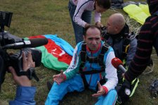 Кямал Мамедов покорил небо Украины с азербайджанским флагом (видео-фото)