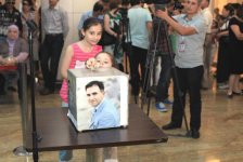 В Баку состоялась благотворительная акция в поддержку телеведущего Нурана Гусейнова (фото)