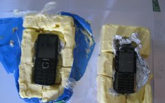 В Азербайджане пресечена попытка передачи в исправительное учреждение мобильных телефонов (ФОТО)