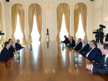 Президент Азербайджана принял участников проходящей в Баку Международной конференции «Налаживание мостов»