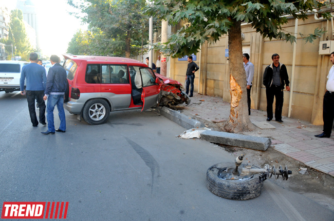 В Баку произошло тяжелое ДТП с участием пешехода (ФОТО)