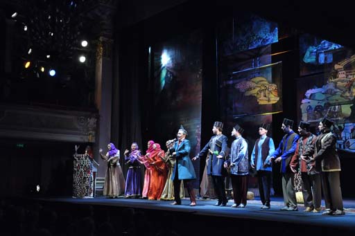 В Санкт-Петербурге с успехом прошел спектакль Азербайджанского театра русской драмы (фотосессия)