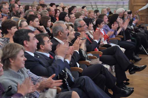 В Санкт-Петербурге с успехом прошел спектакль Азербайджанского театра русской драмы (фотосессия)