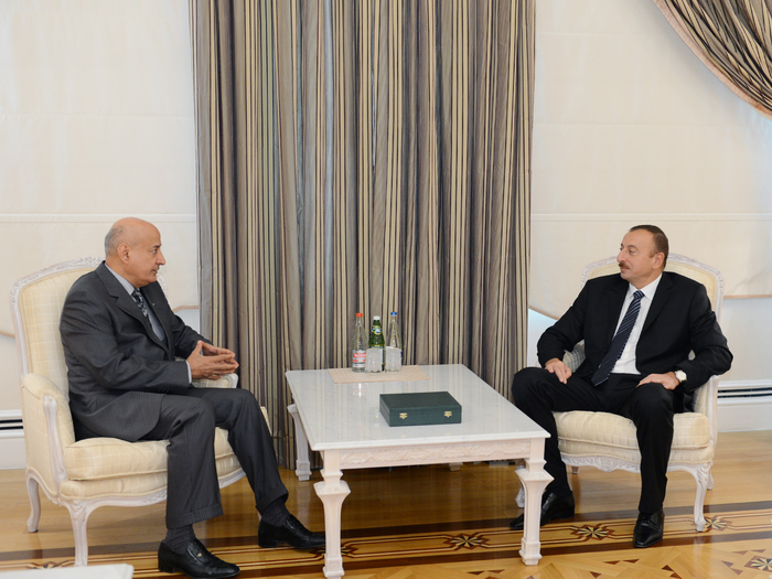 Президент Азербайджана принял гендиректора ISESCO