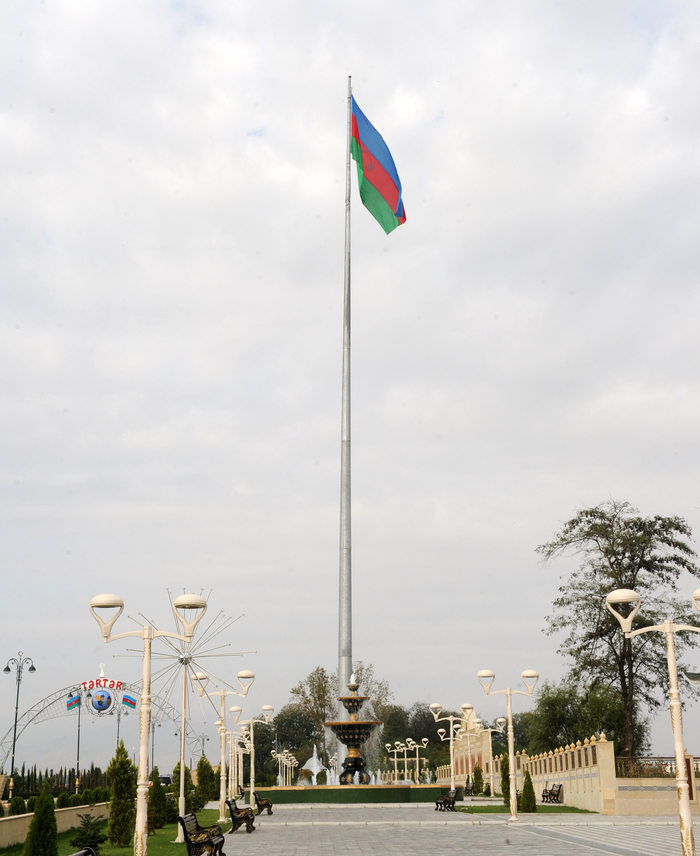 Президент Азербайджана посетил Площадь Государственного флага в Тертере (ФОТО)