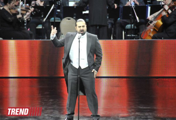 В Москве состоялась премьера оперы "Князь Игорь": партию Игоря исполнил Эльчин Азизов