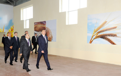 Президент Азербайджана принял участие в открытии хлебозавода в Барде (ФОТО)