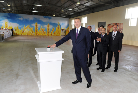 Президент Азербайджана принял участие в открытии хлебозавода в Барде (ФОТО)