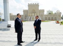 Ильхам Алиев посетил Площадь Флага в Барде (ФОТО)
