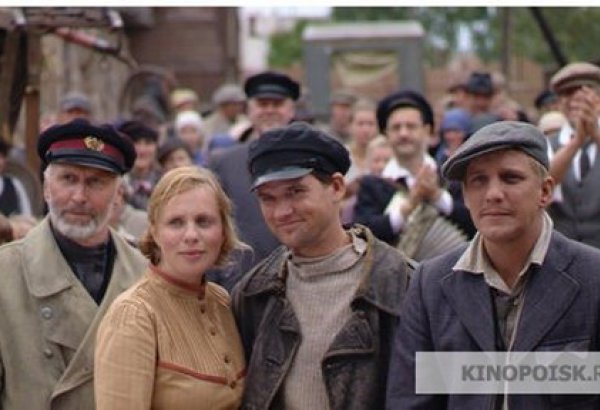 В Баку состоялся показ фильмов "В огненном кольце" и "Воспитатели" (фото)