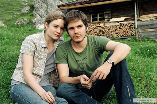 В Баку состоялся показ фильмов "В огненном кольце" и "Воспитатели" (фото)