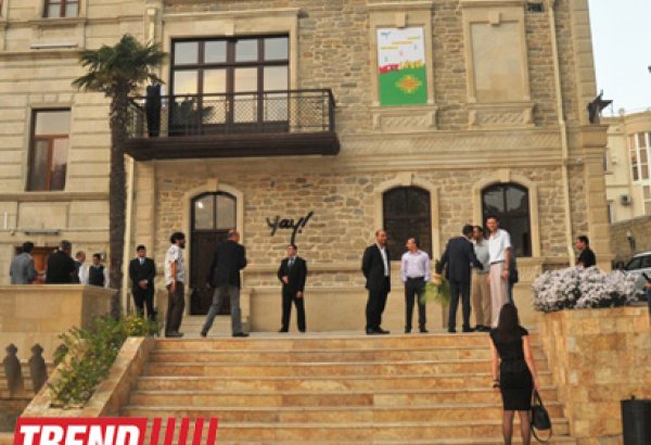 В Баку открылась первая в Азербайджане Галерея современного искусства "YAY!" (ФОТО)