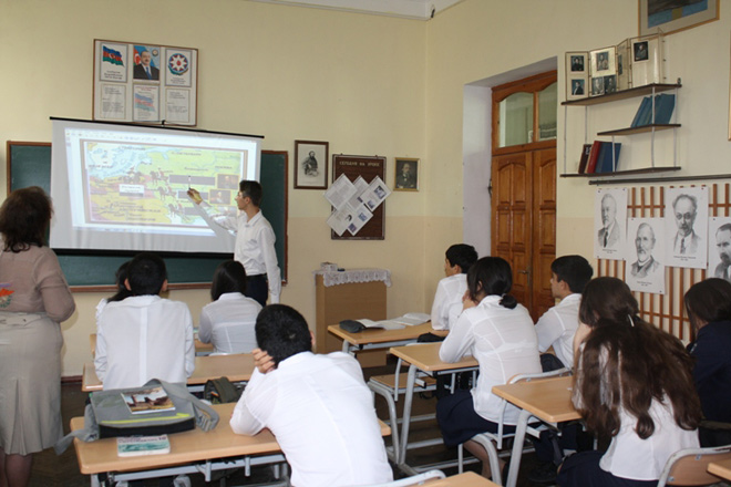 В бакинском лицее прошел открытый урок по истории России (фото)