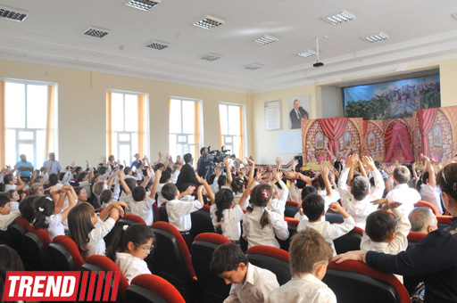 В Баку состоялся детский праздник, посвященный творчеству Шарля Перро (фотосессия)