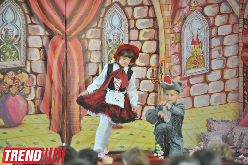 В Баку состоялся детский праздник, посвященный творчеству Шарля Перро (фотосессия)