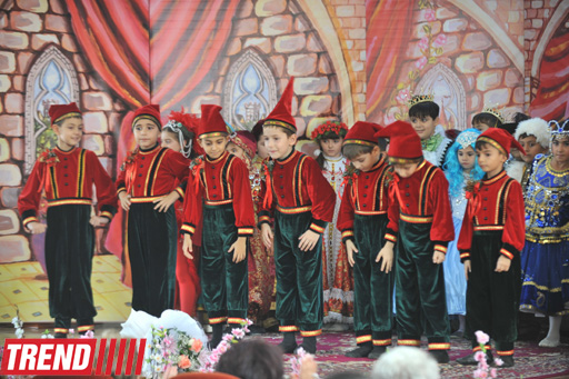 В Баку состоялся детский праздник, посвященный творчеству Шарля Перро (фотосессия)