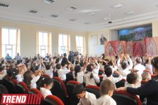 В Баку состоялся детский праздник, посвященный творчеству Шарля Перро (фотосессия)