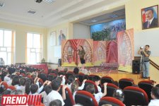 В Баку состоялся детский праздник, посвященный творчеству Шарля Перро (фотосессия)