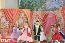 В Баку состоялся детский праздник, посвященный творчеству Шарля Перро (фотосессия)