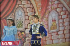 В Баку состоялся детский праздник, посвященный творчеству Шарля Перро (фотосессия)