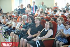 В Баку состоялся детский праздник, посвященный творчеству Шарля Перро (фотосессия)