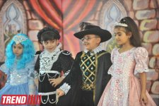 В Баку состоялся детский праздник, посвященный творчеству Шарля Перро (фотосессия)