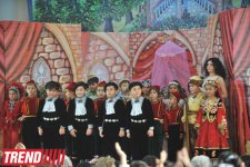 В Баку состоялся детский праздник, посвященный творчеству Шарля Перро (фотосессия)