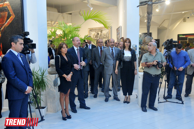 В Баку открылась выставка всемирно известных фотохудожников, посвященная 20-летию работы Statoil в Азербайджане (ФОТО)