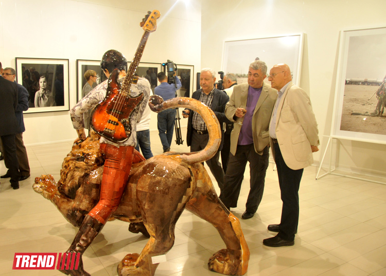 В Баку открылась выставка всемирно известных фотохудожников, посвященная 20-летию работы Statoil в Азербайджане (ФОТО)