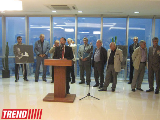 В Баку представлены работы и художественный альбом Саттара Бахлулзаде (фотосессия)