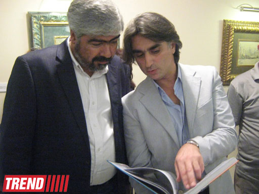 В Баку представлены работы и художественный альбом Саттара Бахлулзаде (фотосессия)