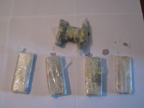 В Азербайджане пресечена попытка передачи в тюрьму мобильных телефонов (ФОТО)