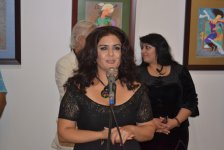 В Баку открылась выставка "Сказки Пери" (фотоcсессия)