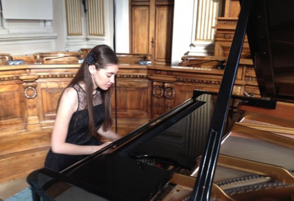 Семра Амирасланова стала победительницей Международного конкурса пианистов стран Азии
