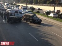 В Баку в результате ДТП пострадал работник полиции (фото)