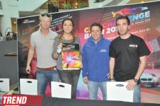 В Баку известные автогонщики, участвующие в City Challenge, раздали автографы (фотосессия)