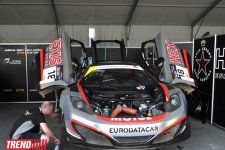 В Баку стартовал парад гоночных машин, участвующих в City Challenge (Фото)