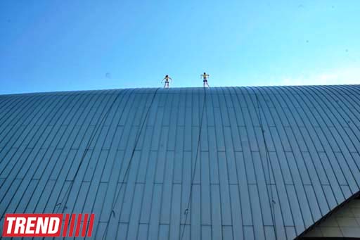 В Баку на фасаде Park Bulvar состоялось уникальное «Вертикальное шоу» (фотосессия)