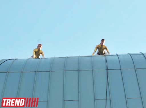 В Баку на фасаде Park Bulvar состоялось уникальное «Вертикальное шоу» (фотосессия)